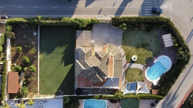 6 soverom Villa til salgs i Nueva Andalucia, Marbella med svømmebasseng garasje - € 2 525 000 (Ref: 9232536)