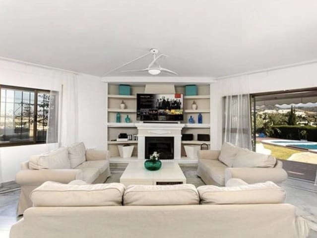 6 soverom Villa til salgs i Nueva Andalucia, Marbella med svømmebasseng garasje - € 2 525 000 (Ref: 9232536)