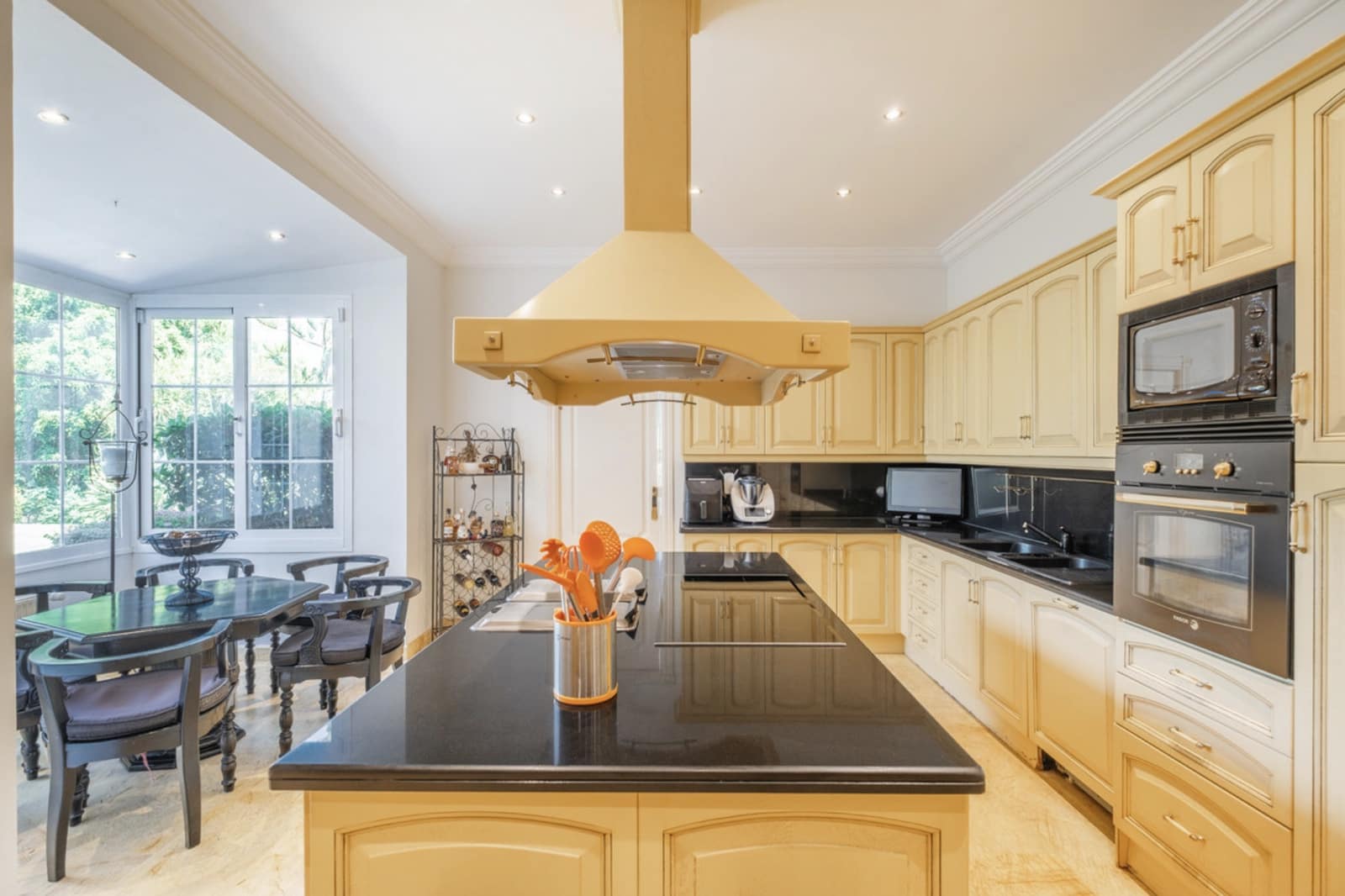 5 chambre Villa/Maison à vendre à Benahavis avec piscine garage - 2 300 000 € (Ref: 9236405)