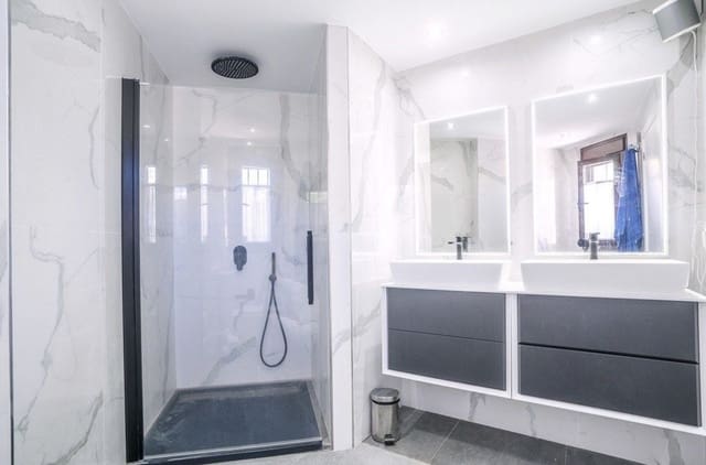 4 soveværelse Semi-Rækkehus til salg i Golden Mile, Marbella med swimmingpool garage - € 1.700.000 (Ref: 9239847)