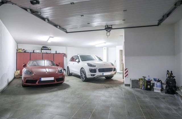 4 soveværelse Semi-Rækkehus til salg i Golden Mile, Marbella med swimmingpool garage - € 1.700.000 (Ref: 9239847)