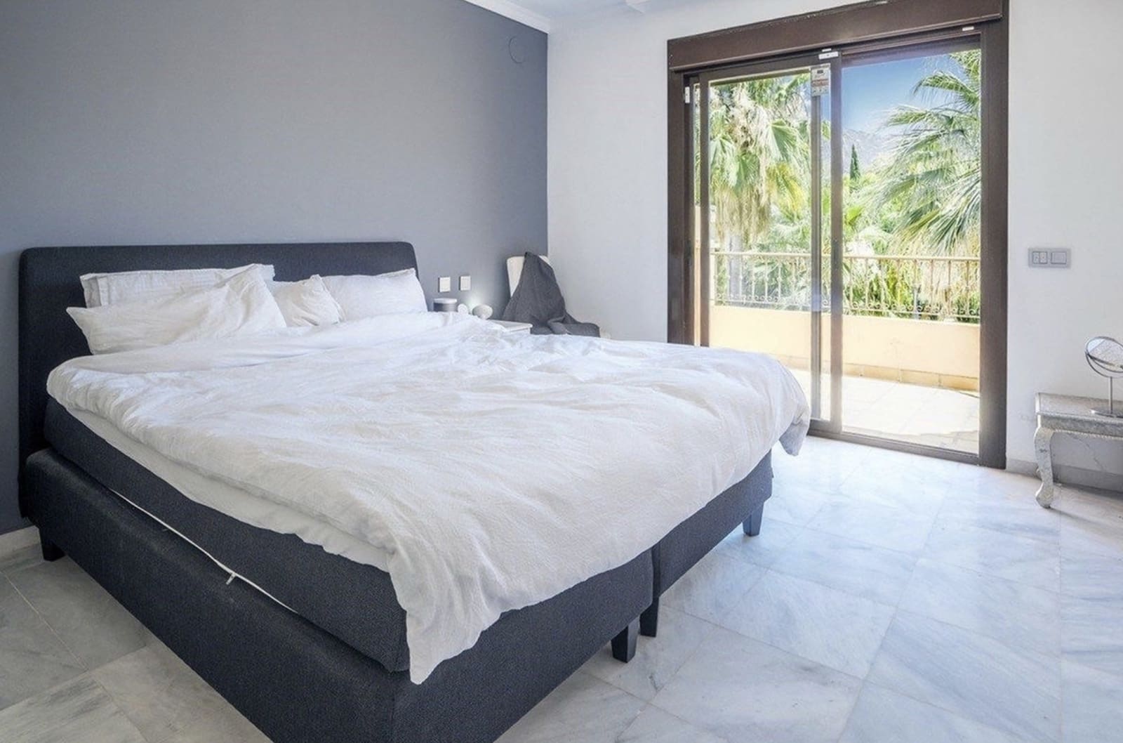 4 soveværelse Semi-Rækkehus til salg i Golden Mile med swimmingpool garage - € 1.700.000 (Ref: 9239847)