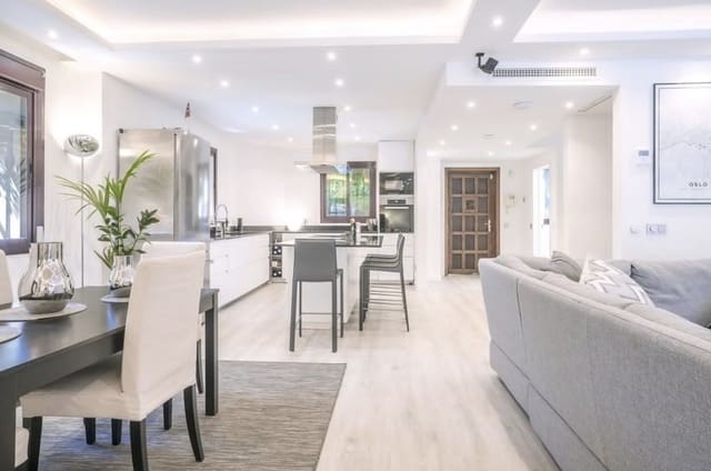 4 soveværelse Semi-Rækkehus til salg i Golden Mile, Marbella med swimmingpool garage - € 1.700.000 (Ref: 9239847)