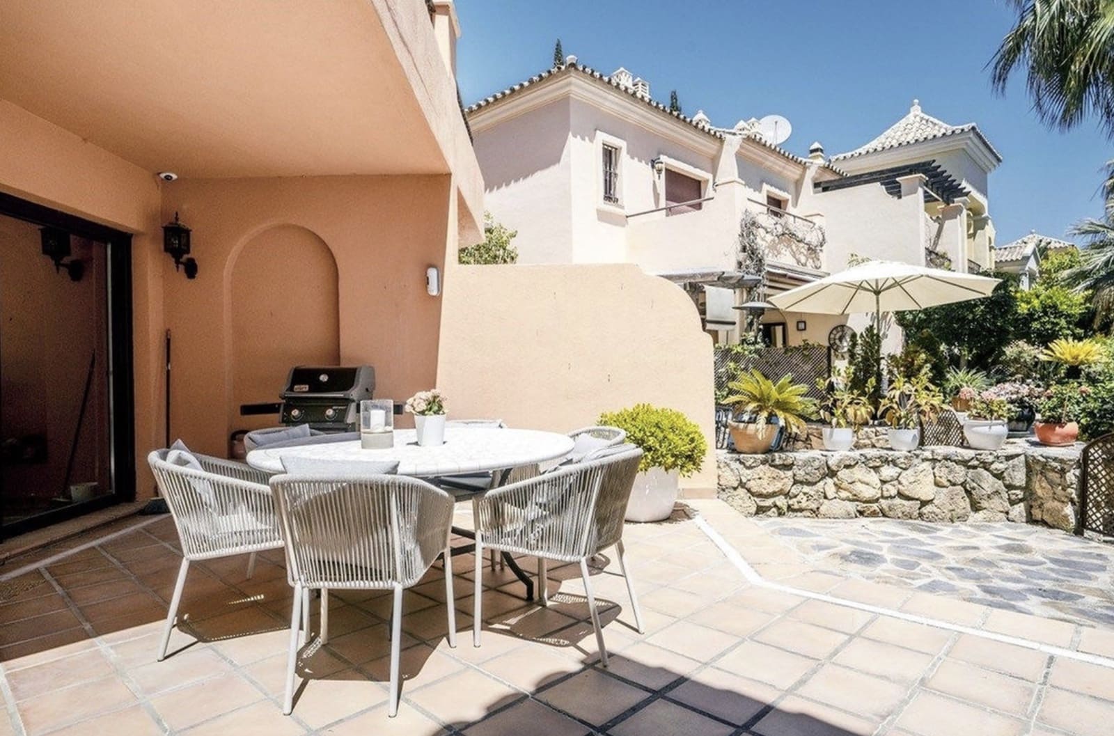 4 soveværelse Semi-Rækkehus til salg i Golden Mile med swimmingpool garage - € 1.700.000 (Ref: 9239847)