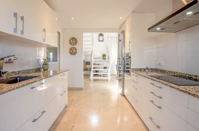 3 slaapkamer Penthouse te koop in Marbella met zwembad garage - € 749.990 (Ref: 9239848)