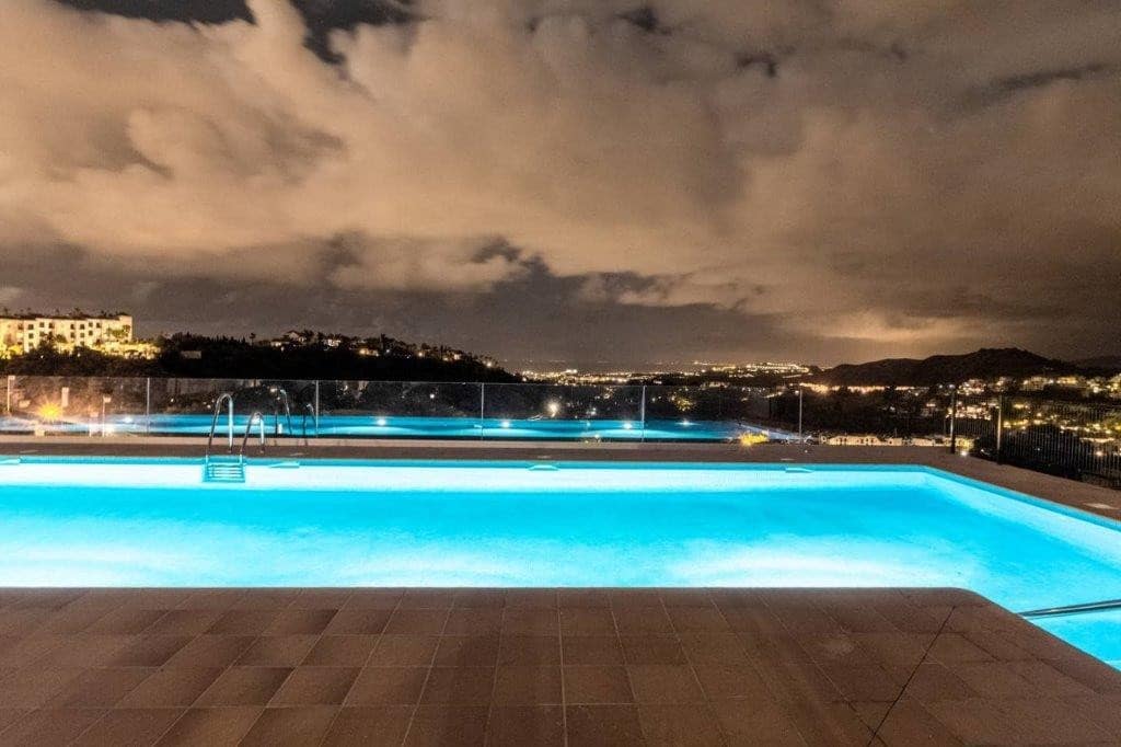 3 makuuhuone Kattohuoneisto myytävänä paikassa Benahavis mukana uima-altaan - 925 000 € (Ref: 9242867)