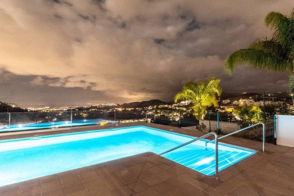 3 makuuhuone Kattohuoneisto myytävänä paikassa Benahavis mukana uima-altaan - 925 000 € (Ref: 9242867)