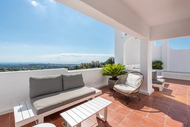 Ático de 3 habitaciones en La Quinta, Benahavís en venta con piscina - 925.000 € (Ref: 9242867)