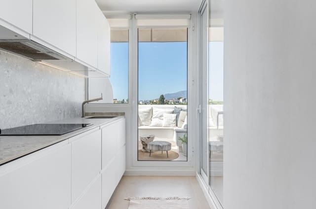 3 chambre Penthouse à vendre à Nueva Andalucia, Marbella avec piscine garage - 795 000 € (Ref: 9242868)