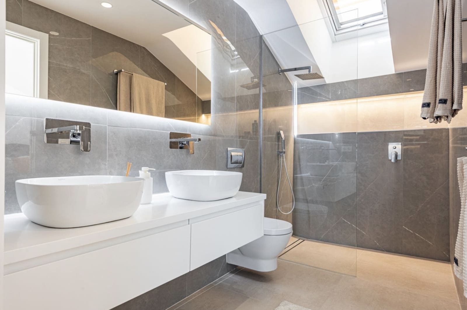 3 sypialnia Penthouse na sprzedaż w Nueva Andalucia z basenem garażem - 795 000 € (Ref: 9242868)