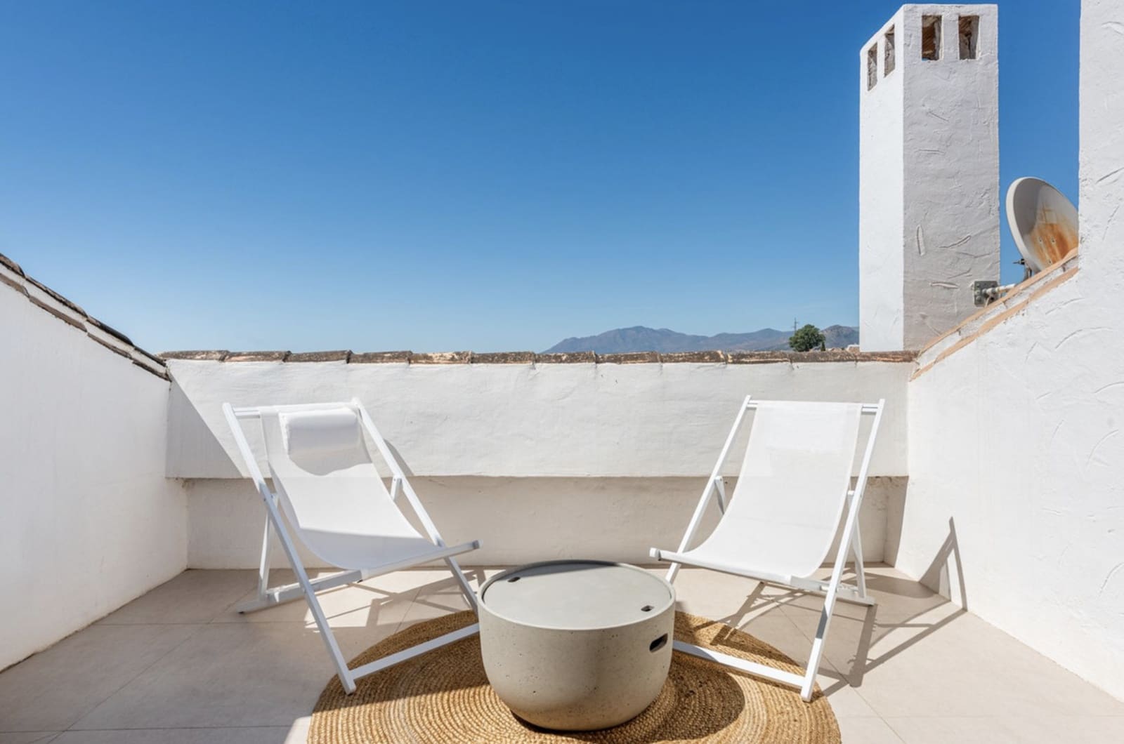 3 sypialnia Penthouse na sprzedaż w Nueva Andalucia z basenem garażem - 795 000 € (Ref: 9242868)