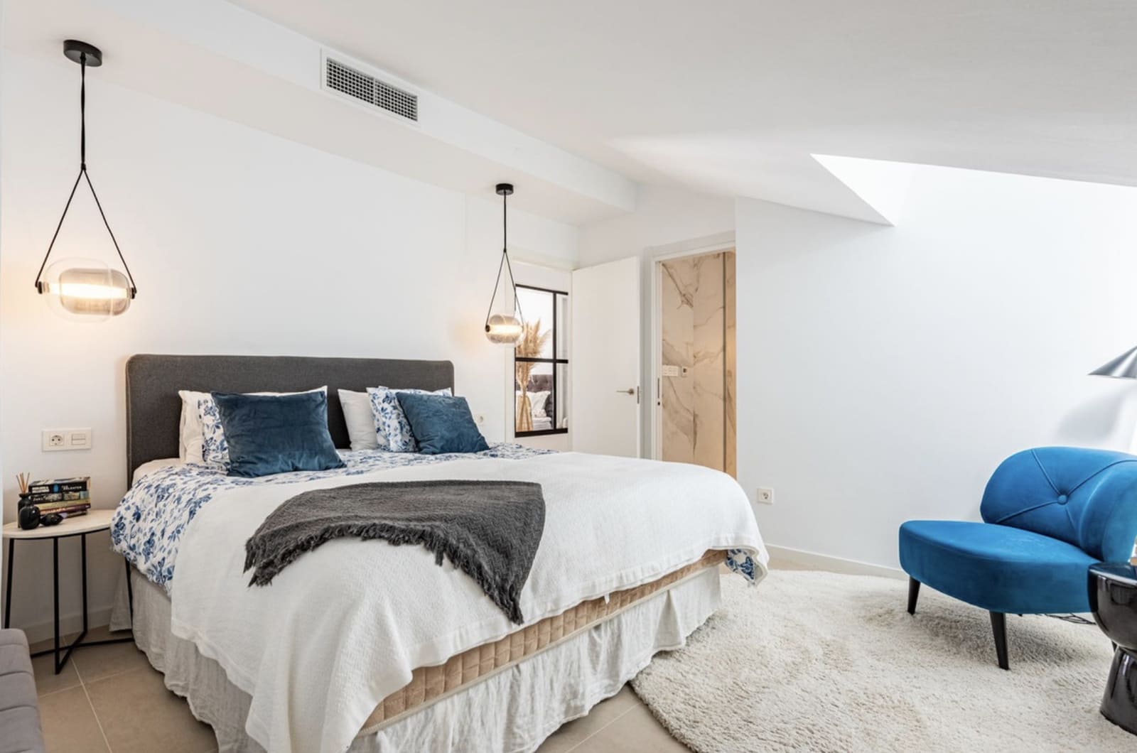 3 sypialnia Penthouse na sprzedaż w Nueva Andalucia z basenem garażem - 795 000 € (Ref: 9242868)