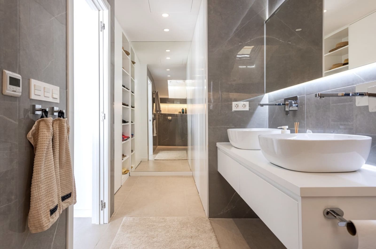 3 sypialnia Penthouse na sprzedaż w Nueva Andalucia z basenem garażem - 795 000 € (Ref: 9242868)