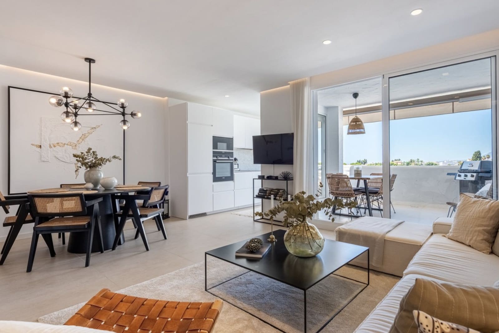 3 sypialnia Penthouse na sprzedaż w Nueva Andalucia z basenem garażem - 795 000 € (Ref: 9242868)