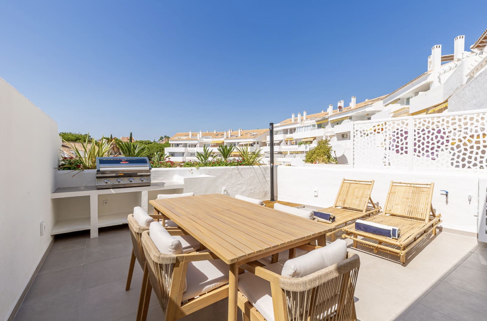 3 slaapkamer Appartement te koop in Nueva Andalucia met zwembad garage - € 795.000 (Ref: 9251990)