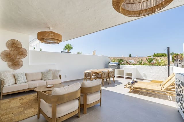 Apartamento de 3 habitaciones en Nueva Andalucia, Marbella en venta con piscina garaje - 795.000 € (Ref: 9251990)