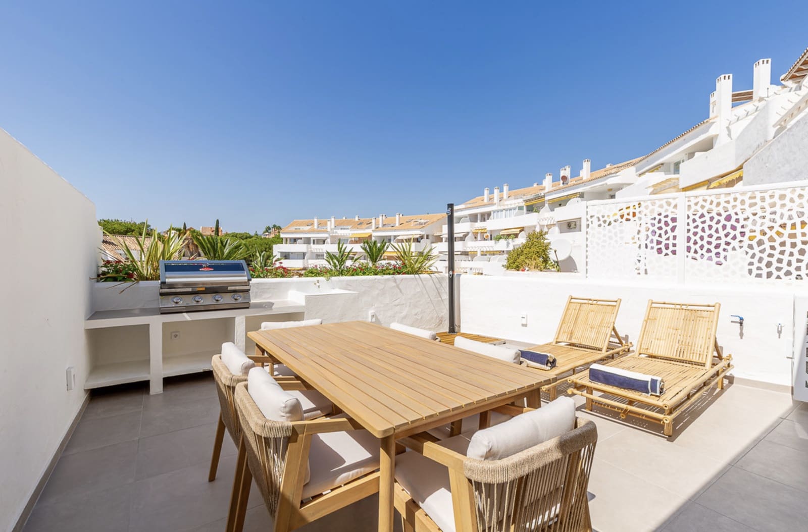 3 soveværelse Lejlighed til salg i Nueva Andalucia med swimmingpool garage - € 795.000 (Ref: 9251990)
