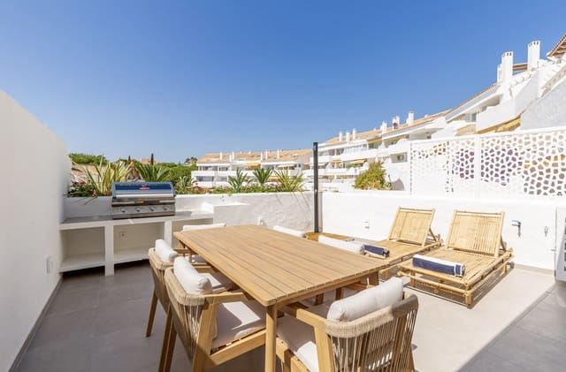 Apartamento de 3 habitaciones en Nueva Andalucia, Marbella en venta con piscina garaje - 795.000 € (Ref: 9251990)