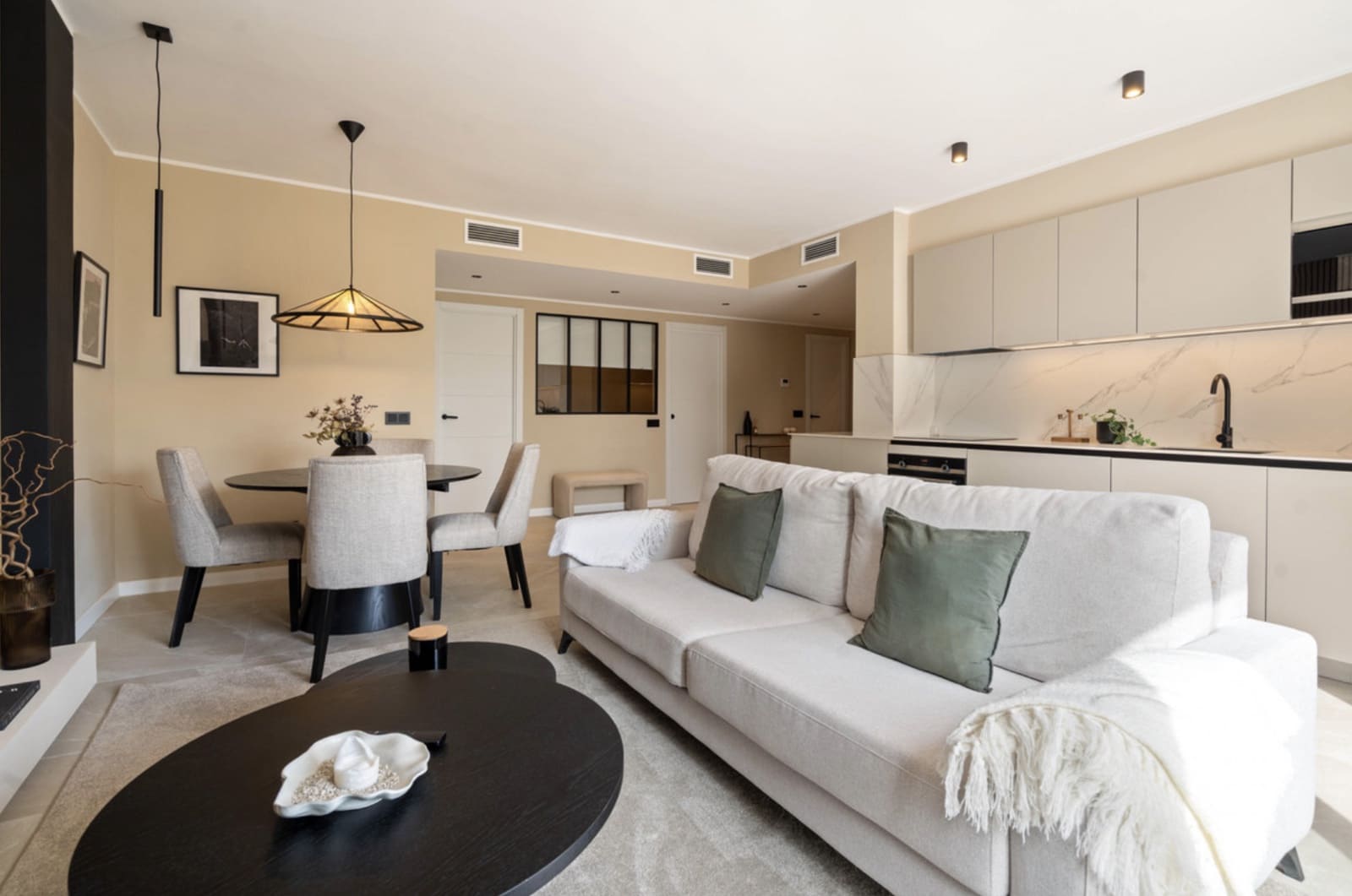 Apartamento de 4 habitaciones en Nueva Andalucia en venta con piscina garaje - 825.000 € (Ref: 9251992)