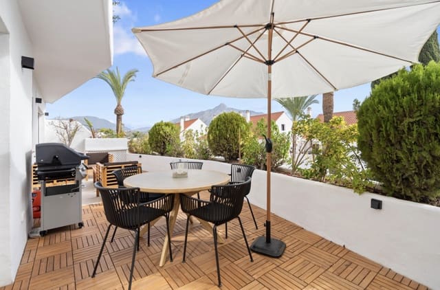 4 slaapkamer Appartement te koop in Nueva Andalucia, Marbella met zwembad garage - € 825.000 (Ref: 9251992)