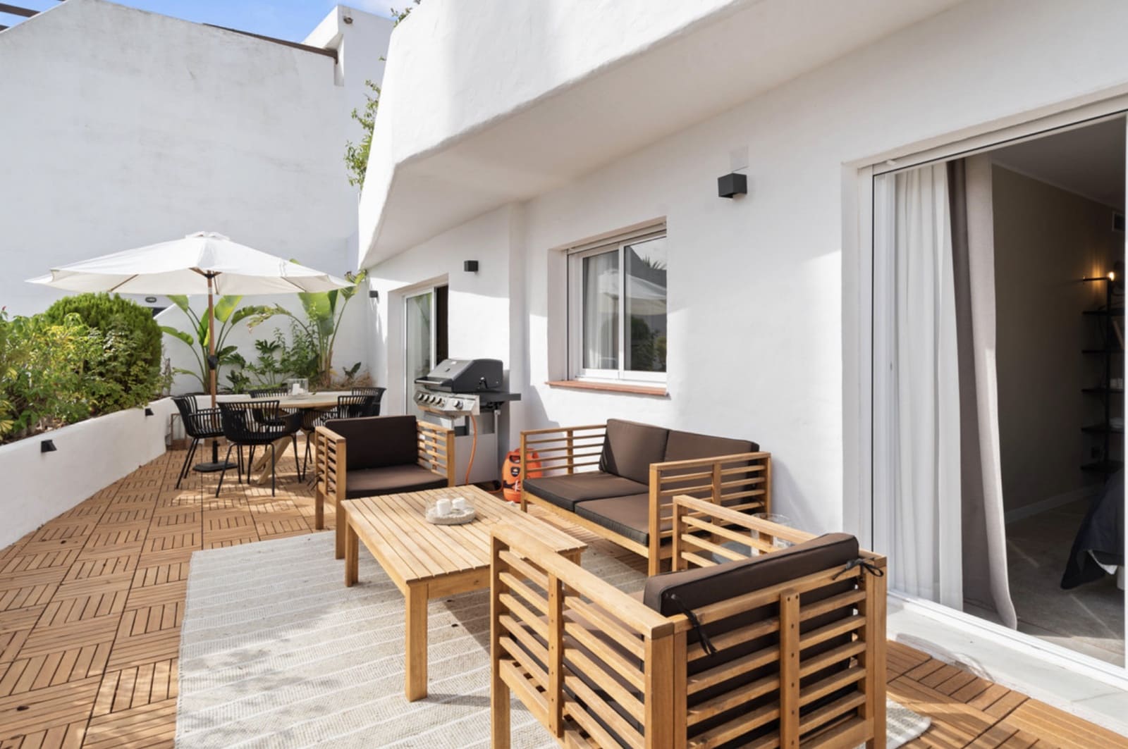 4 slaapkamer Appartement te koop in Nueva Andalucia met zwembad garage - € 825.000 (Ref: 9251992)