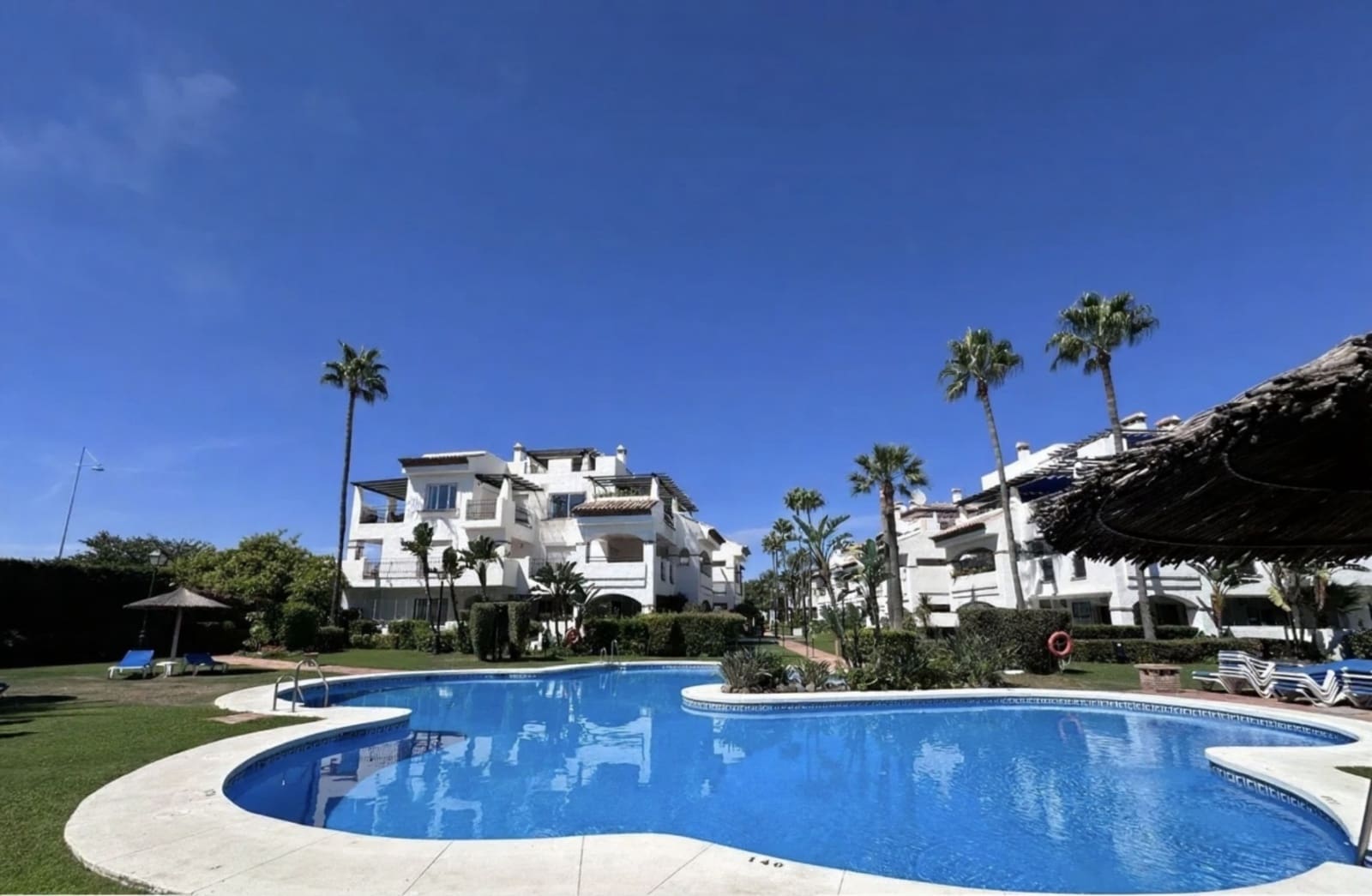2 Zimmer Apartment zu verkaufen in San Pedro de Alcantara mit Pool Garage - 729.000 € (Ref: 9255026)