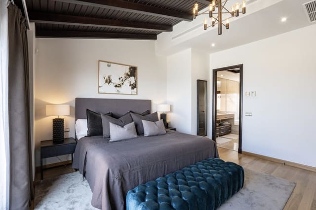 3 soveværelse Penthouse til salg i Puerto Banus, Marbella med swimmingpool garage - € 3.950.000 (Ref: 9257107)