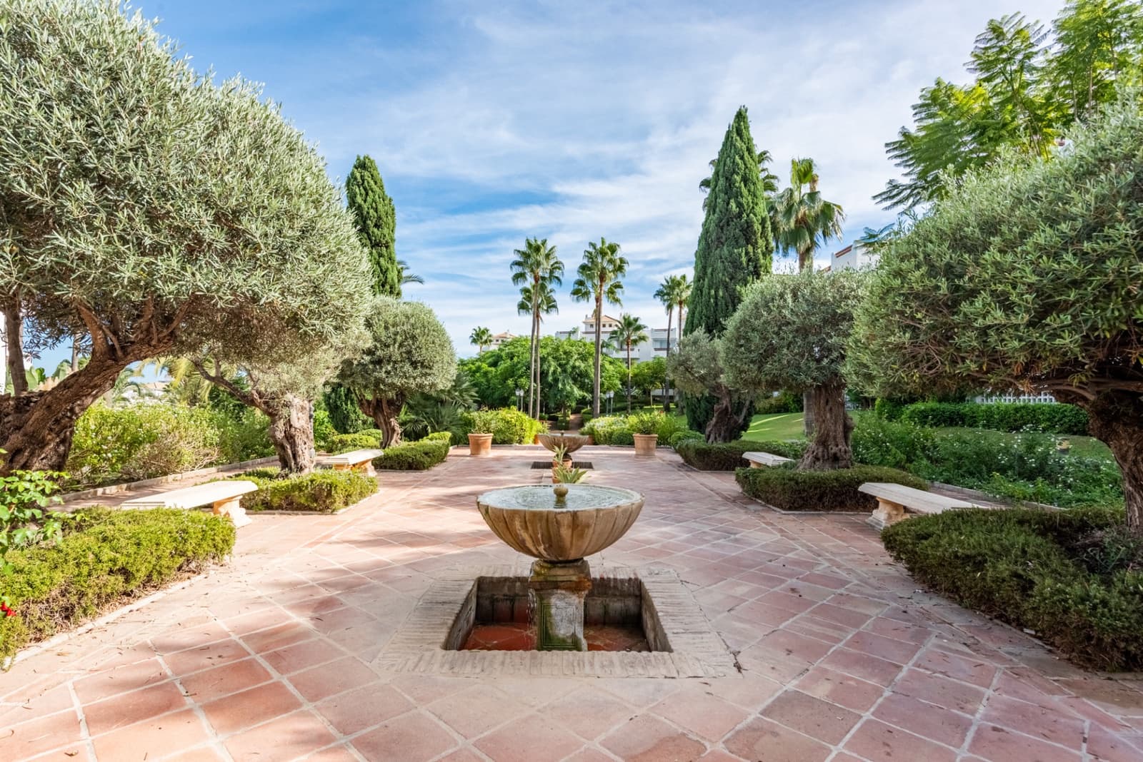 3 sovrum Lägenhet till salu i New Golden Mile med pool garage - 499 000 € (Ref: 9269330)