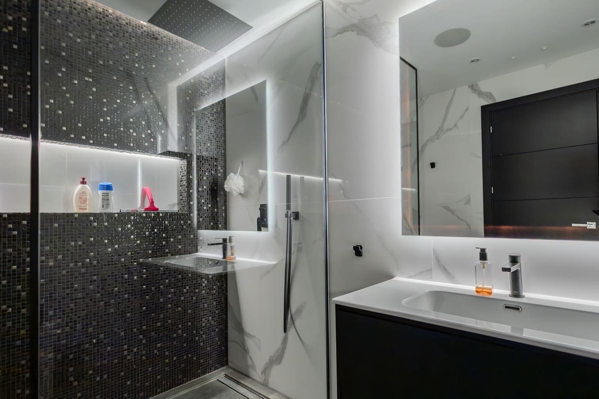 4 bedroom Townhouse for sale in Nueva Andalucia with pool garage - € 1,395,000 (Ref: 9272337)