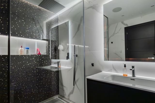 4 sovrum Hus till salu i Nueva Andalucia, Marbella med pool garage - 1 395 000 € (Ref: 9272337)