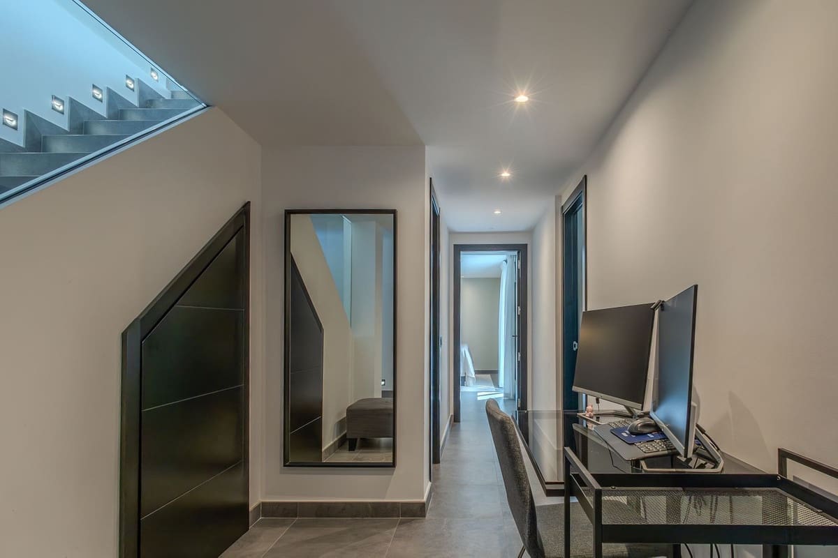 4 bedroom Townhouse for sale in Nueva Andalucia with pool garage - € 1,395,000 (Ref: 9272337)