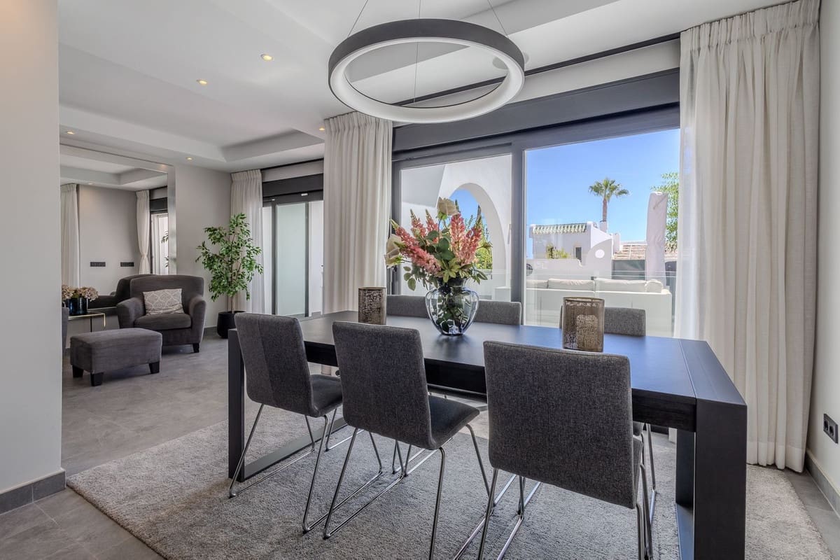 4 bedroom Townhouse for sale in Nueva Andalucia with pool garage - € 1,395,000 (Ref: 9272337)