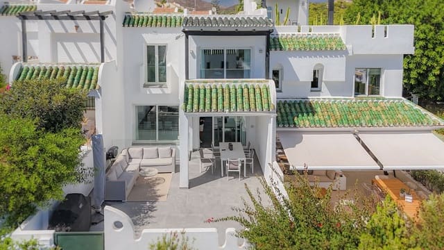 4 sovrum Hus till salu i Nueva Andalucia, Marbella med pool garage - 1 395 000 € (Ref: 9272337)