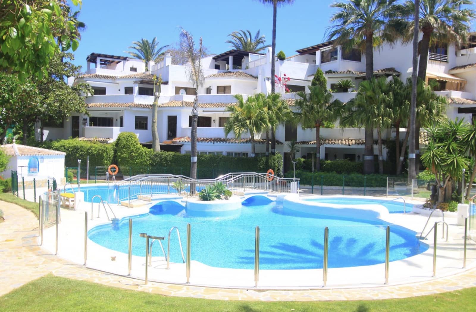 3 bedroom Apartment for sale in Marbella with pool garage - € 649,000 (Ref: 9272339)