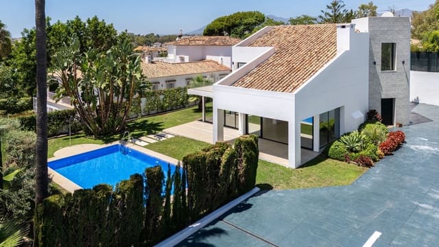 4 sypialnia Willa na sprzedaż w San Pedro de Alcantara, Marbella z basenem garażem - 2 650 000 € (Ref: 9272340)