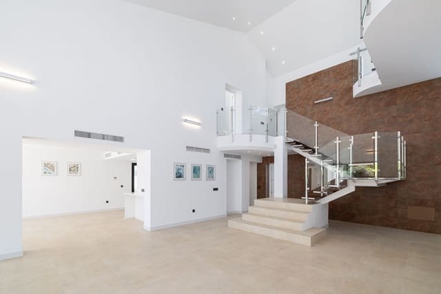 4 sypialnia Willa na sprzedaż w San Pedro de Alcantara, Marbella z basenem garażem - 2 650 000 € (Ref: 9272340)