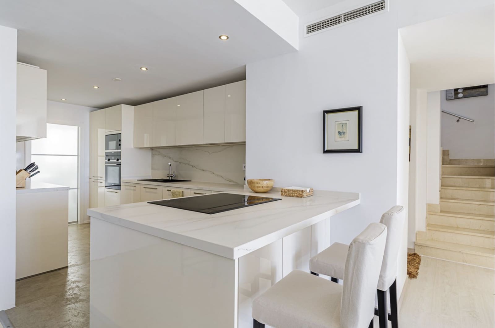 2 sypialnia Penthouse na sprzedaż w Nueva Andalucia z basenem garażem - 995 000 € (Ref: 9276185)