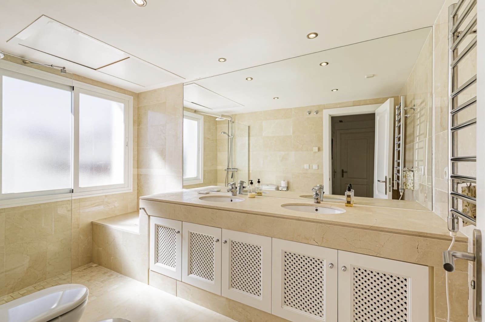 2 sypialnia Penthouse na sprzedaż w Nueva Andalucia z basenem garażem - 995 000 € (Ref: 9276185)