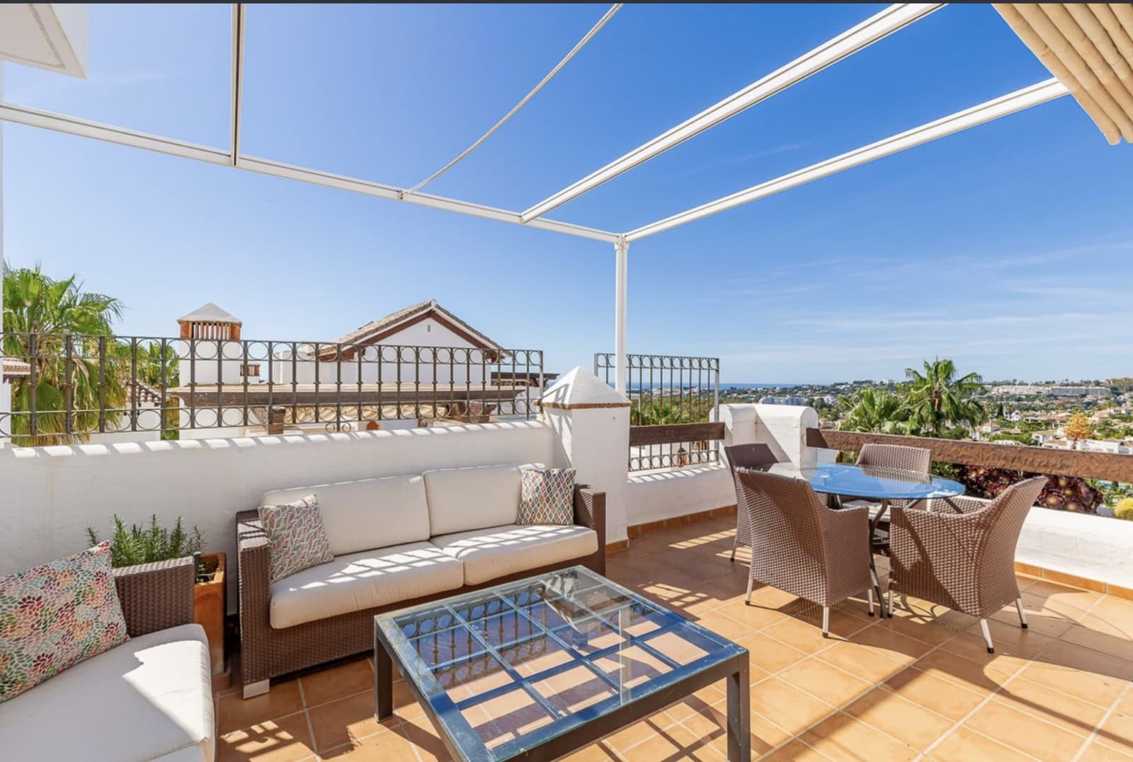 2 sypialnia Penthouse na sprzedaż w Nueva Andalucia z basenem garażem - 995 000 € (Ref: 9276185)