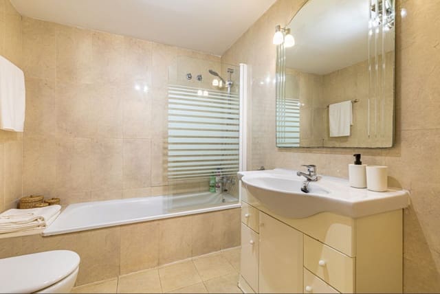 2 soverom Leilighet til salgs i Nueva Andalucia, Marbella med svømmebasseng garasje - € 498 000 (Ref: 9276187)