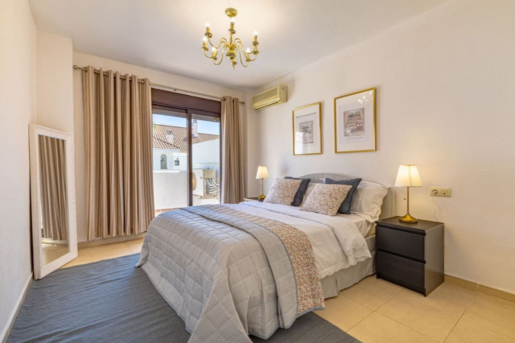 2 soverom Leilighet til salgs i Nueva Andalucia med svømmebasseng garasje - € 498 000 (Ref: 9276187)