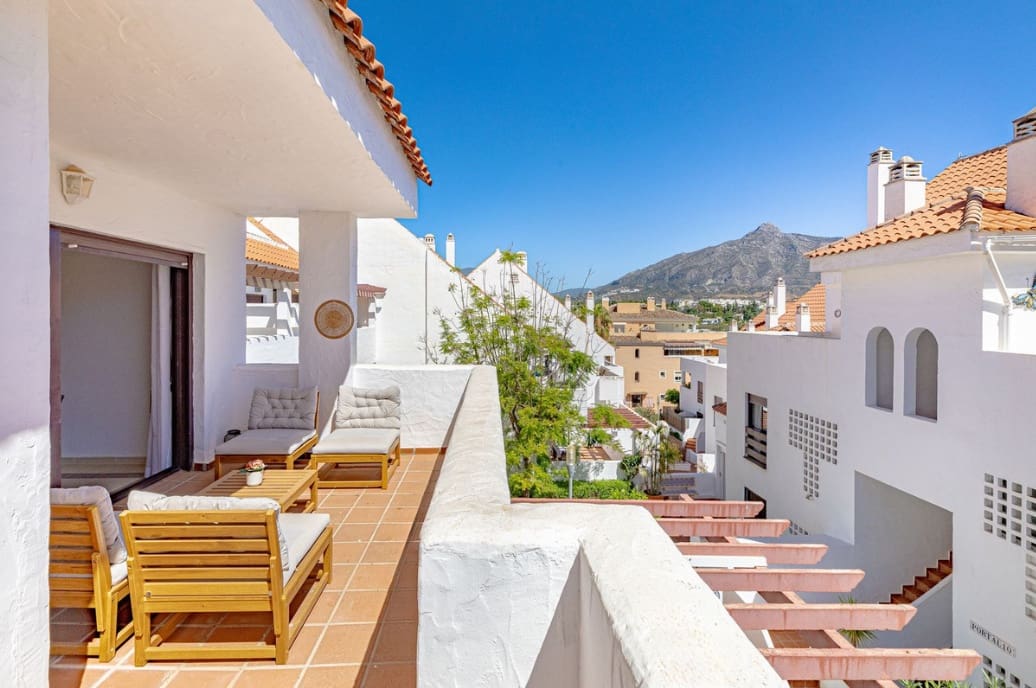 2 soverom Leilighet til salgs i Nueva Andalucia med svømmebasseng garasje - € 498 000 (Ref: 9276187)
