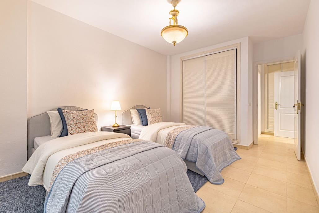 2 soverom Leilighet til salgs i Nueva Andalucia med svømmebasseng garasje - € 498 000 (Ref: 9276187)