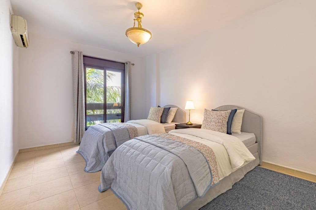 2 soverom Leilighet til salgs i Nueva Andalucia med svømmebasseng garasje - € 498 000 (Ref: 9276187)