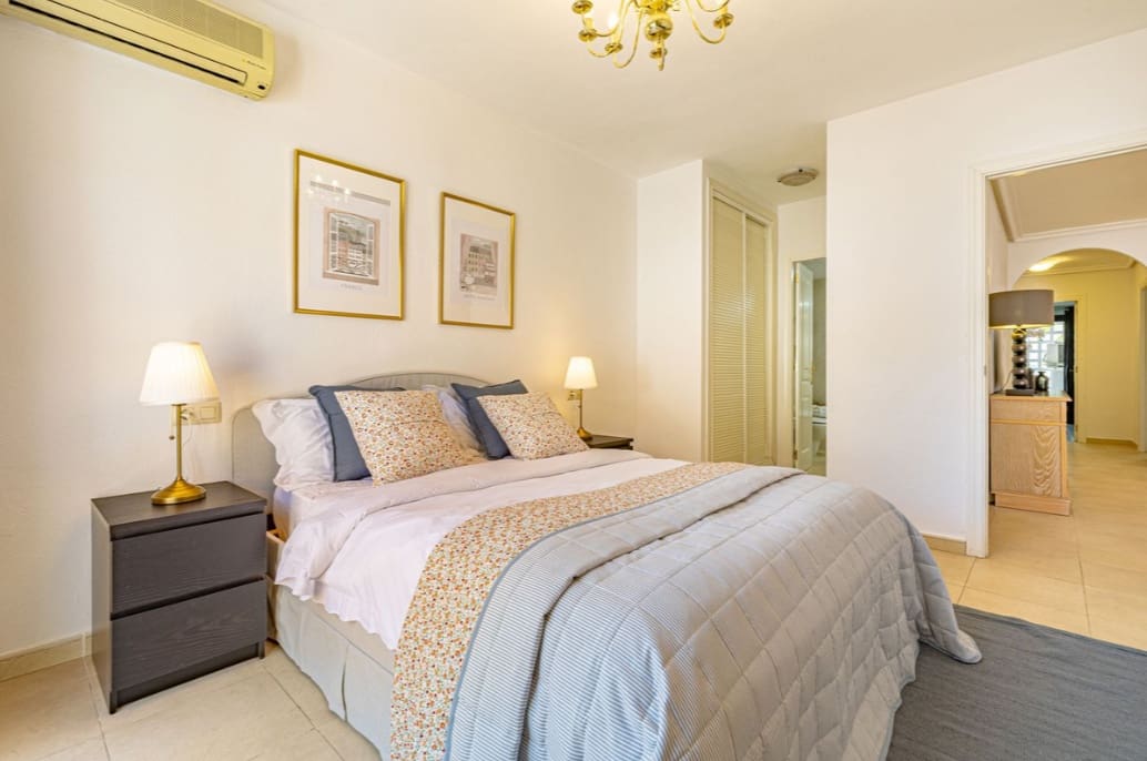 2 soverom Leilighet til salgs i Nueva Andalucia med svømmebasseng garasje - € 498 000 (Ref: 9276187)