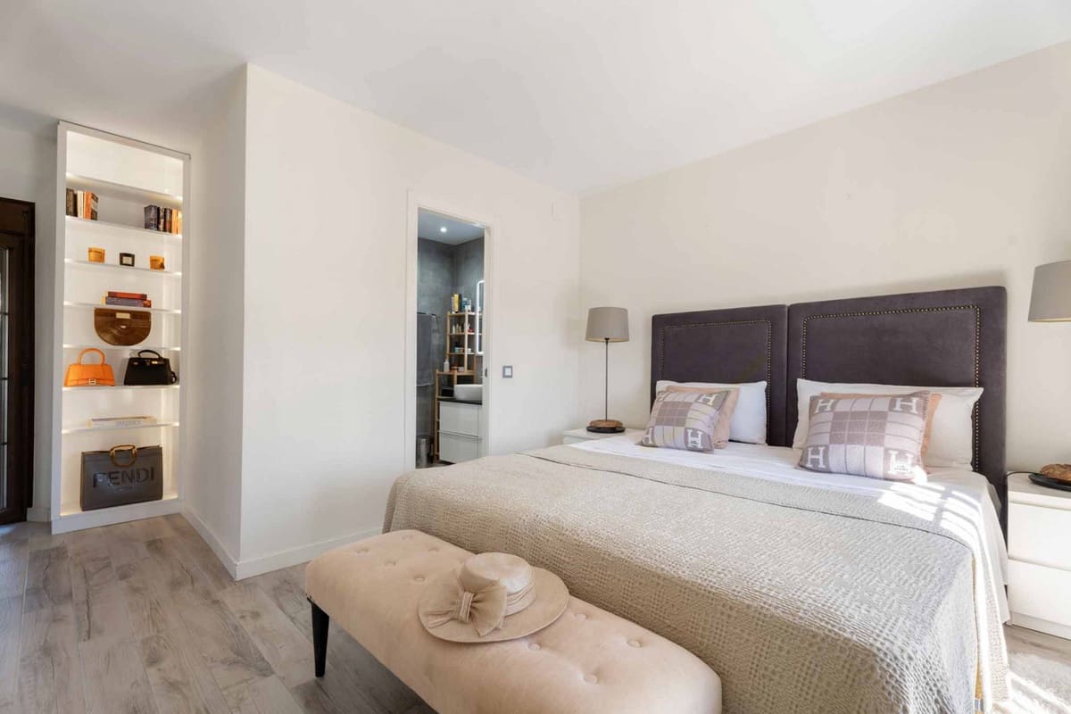 2 soveværelse Byhus til salg i Nueva Andalucia med swimmingpool garage - € 530.000 (Ref: 9285080)