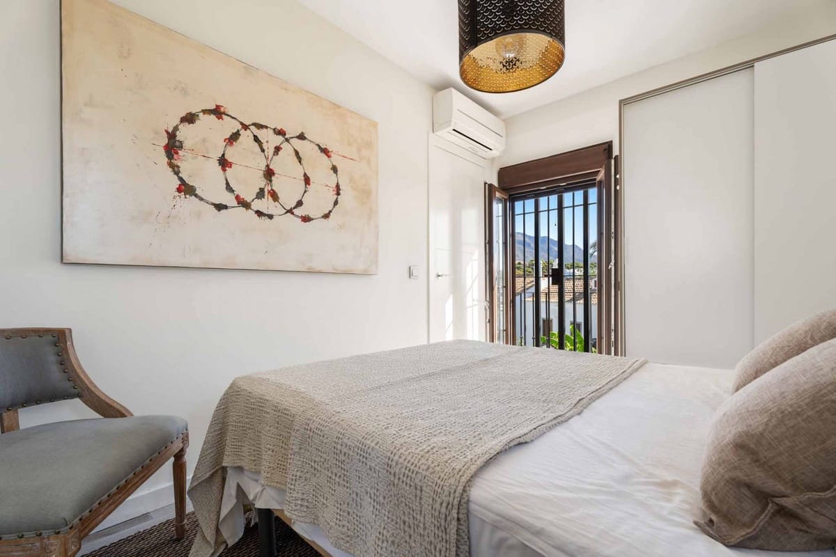 2 soveværelse Byhus til salg i Nueva Andalucia med swimmingpool garage - € 530.000 (Ref: 9285080)