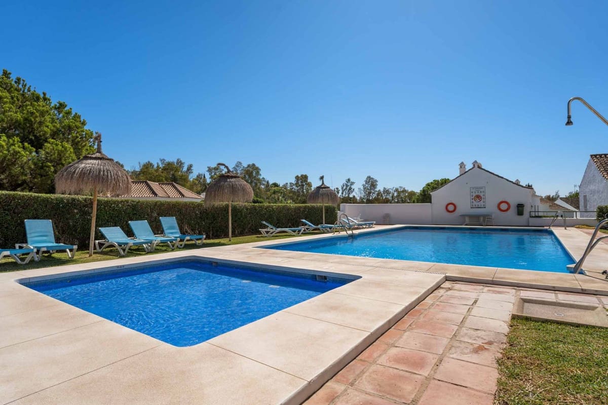 2 soveværelse Byhus til salg i Nueva Andalucia med swimmingpool garage - € 530.000 (Ref: 9285080)