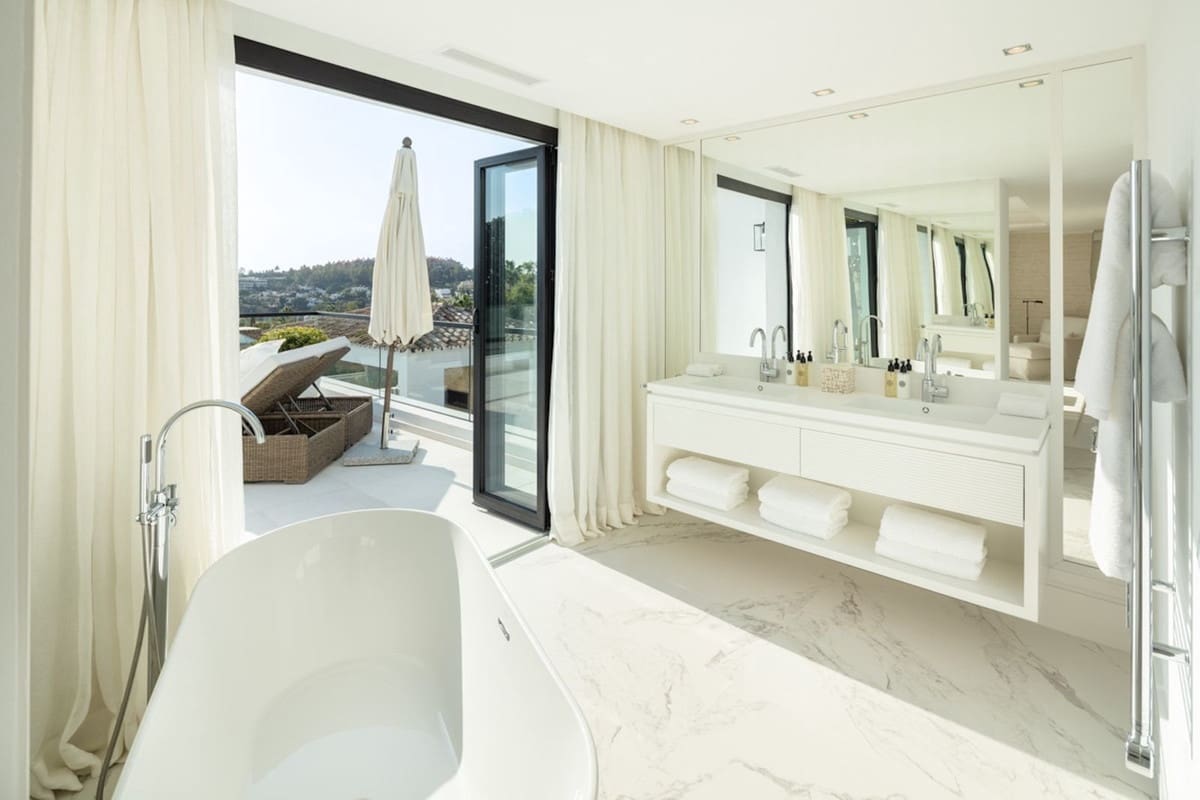 5 bedroom Villa for sale in Nueva Andalucia with pool garage - € 10,950,000 (Ref: 9285081)