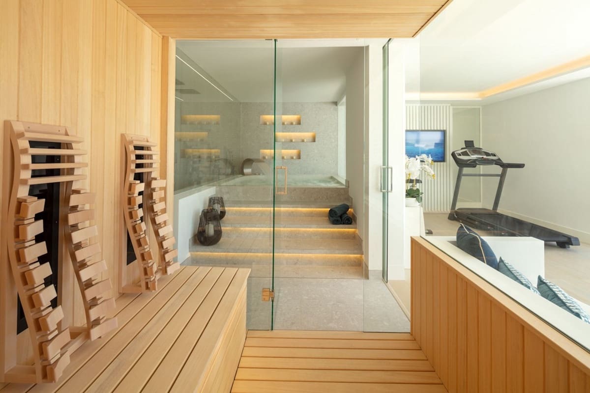 5 bedroom Villa for sale in Nueva Andalucia with pool garage - € 10,950,000 (Ref: 9285081)